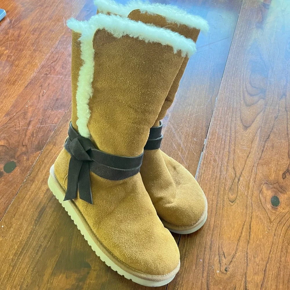 Koolaburra by UGG Victoria Tall Chestnut‎ Suede Faux Fur Bow Boots Womens
